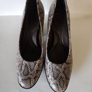 Elegant Snakeskin Patterned Women's Shoes
